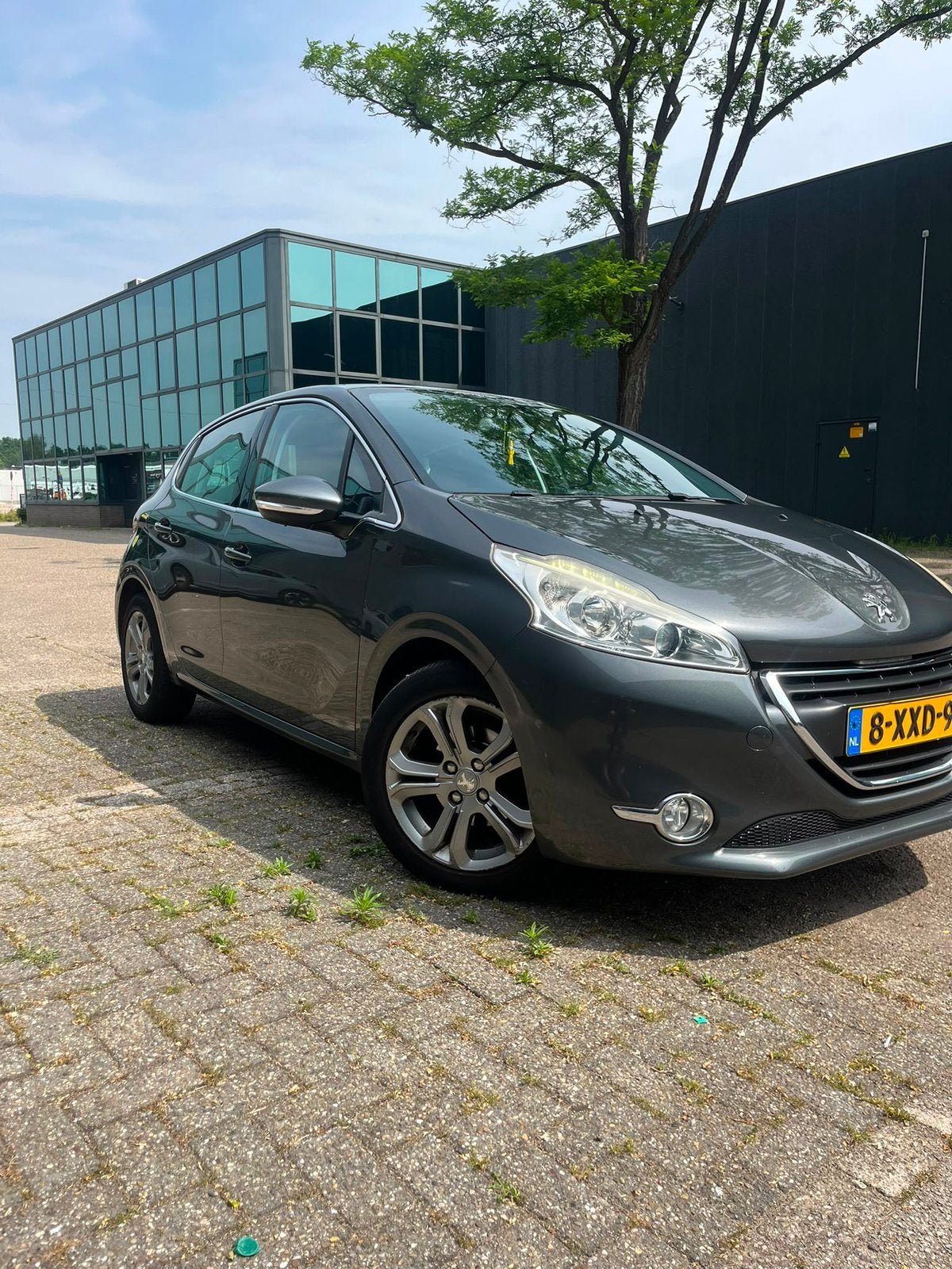 Peugeot 208 1.2 VTI 60KW/82PK 5-D 2014 Grijs, Auto's, Voorwielaandrijving, 31 €/maand, 1199 cc, Handgeschakeld