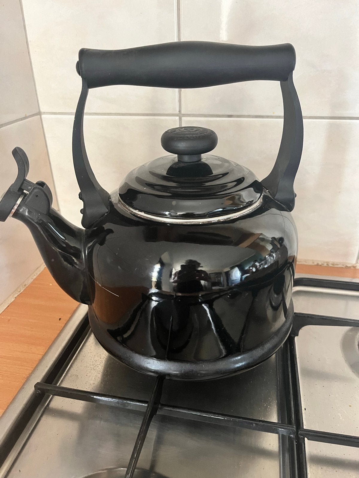Zwarte Le Creuset fluitketel, Gebruikt, Ophalen of Verzenden, Zwart, Le Creuset