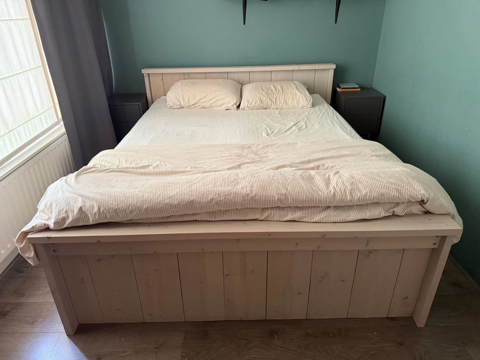 Bed van steigerhout, Ophalen, Steigerhout, Tweepersoons, Zo goed als nieuw