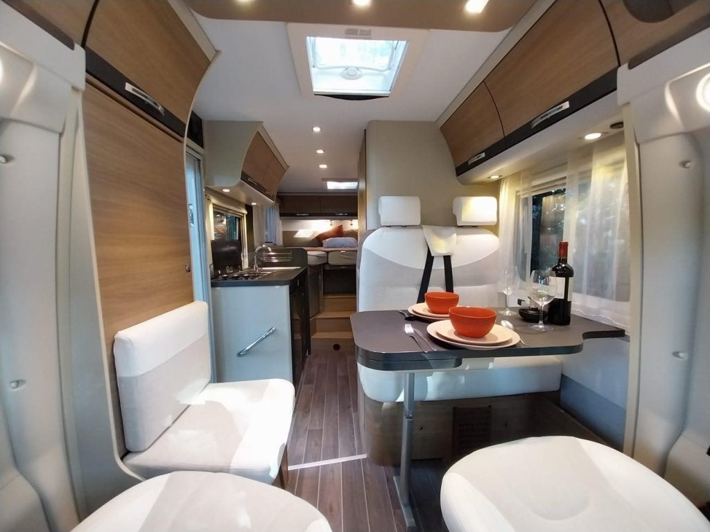 Adria Compact SL Met nog maar 84dkm., Caravans en Kamperen, Niet ingevuld, Ringverwarming, 6 tot 7 meter, Tot en met 3