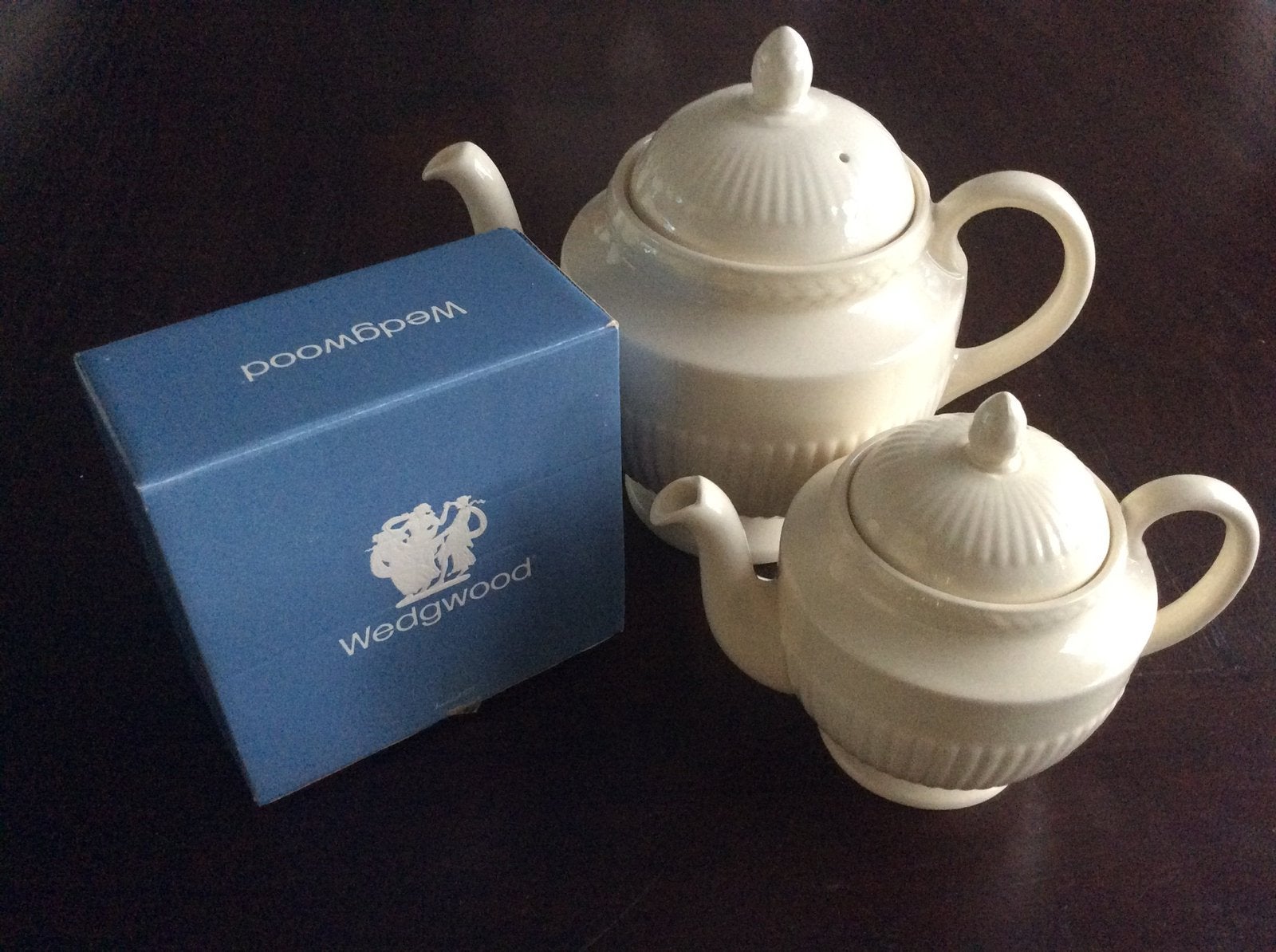 Eénpersoons theepotje voor 2 kopjes WEDGWOOD EDME., Ophalen of Verzenden, Zo goed als nieuw, Wedgwood, Kop(pen) en/of Schotel(s)