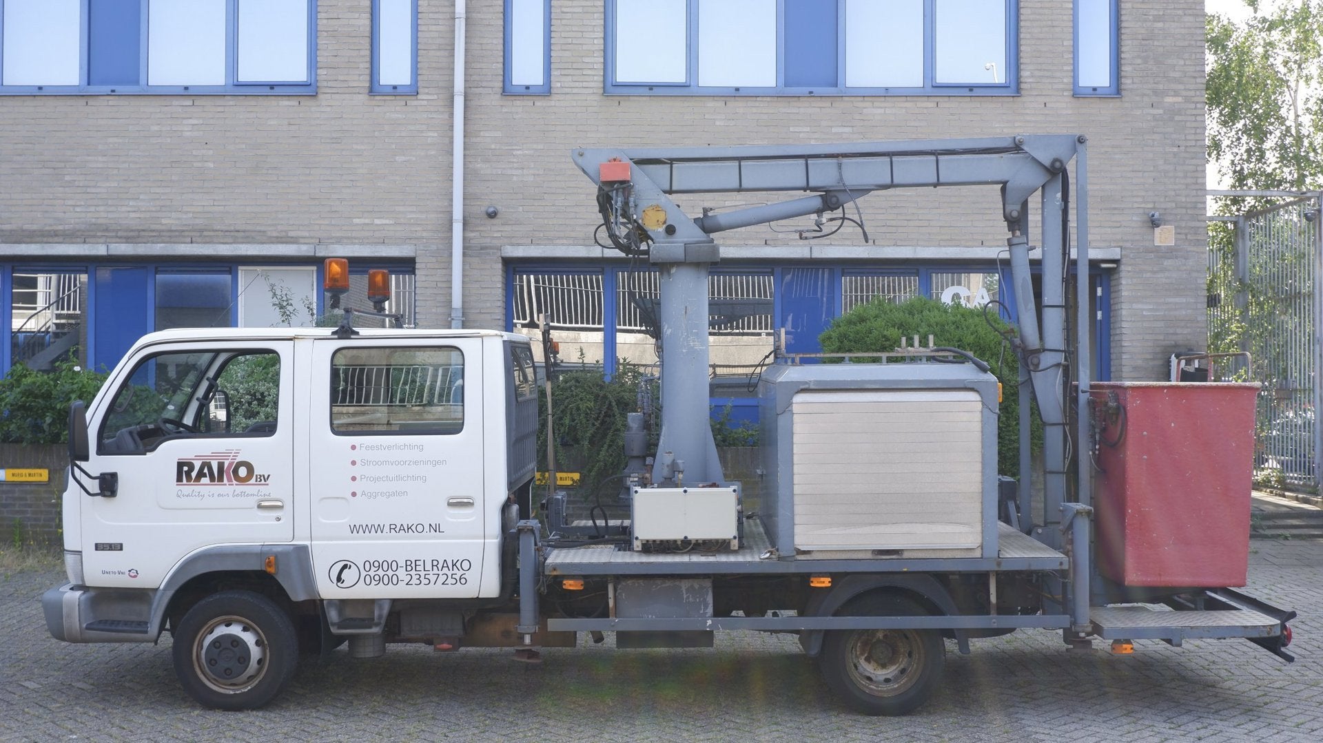 Nissan Cabstar Hoogwerker 3.0TD i EX. BTW EXPORT ONLY, Auto's, Bestelauto's, 4 cilinders, Origineel Nederlands, Bedrijf, 3190 kg