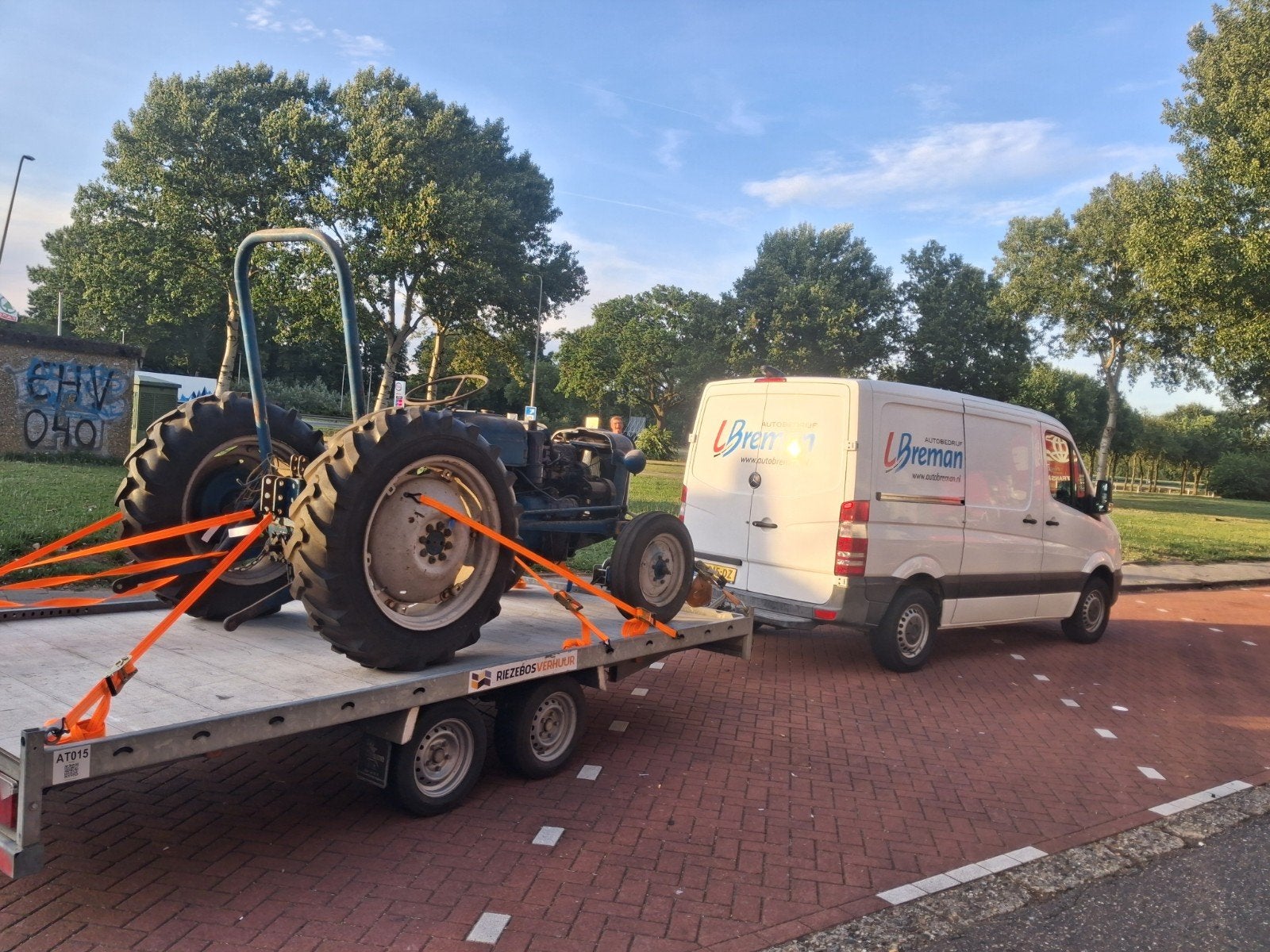 Gezocht 12.4 R28 voor Fordson dexta, Ophalen