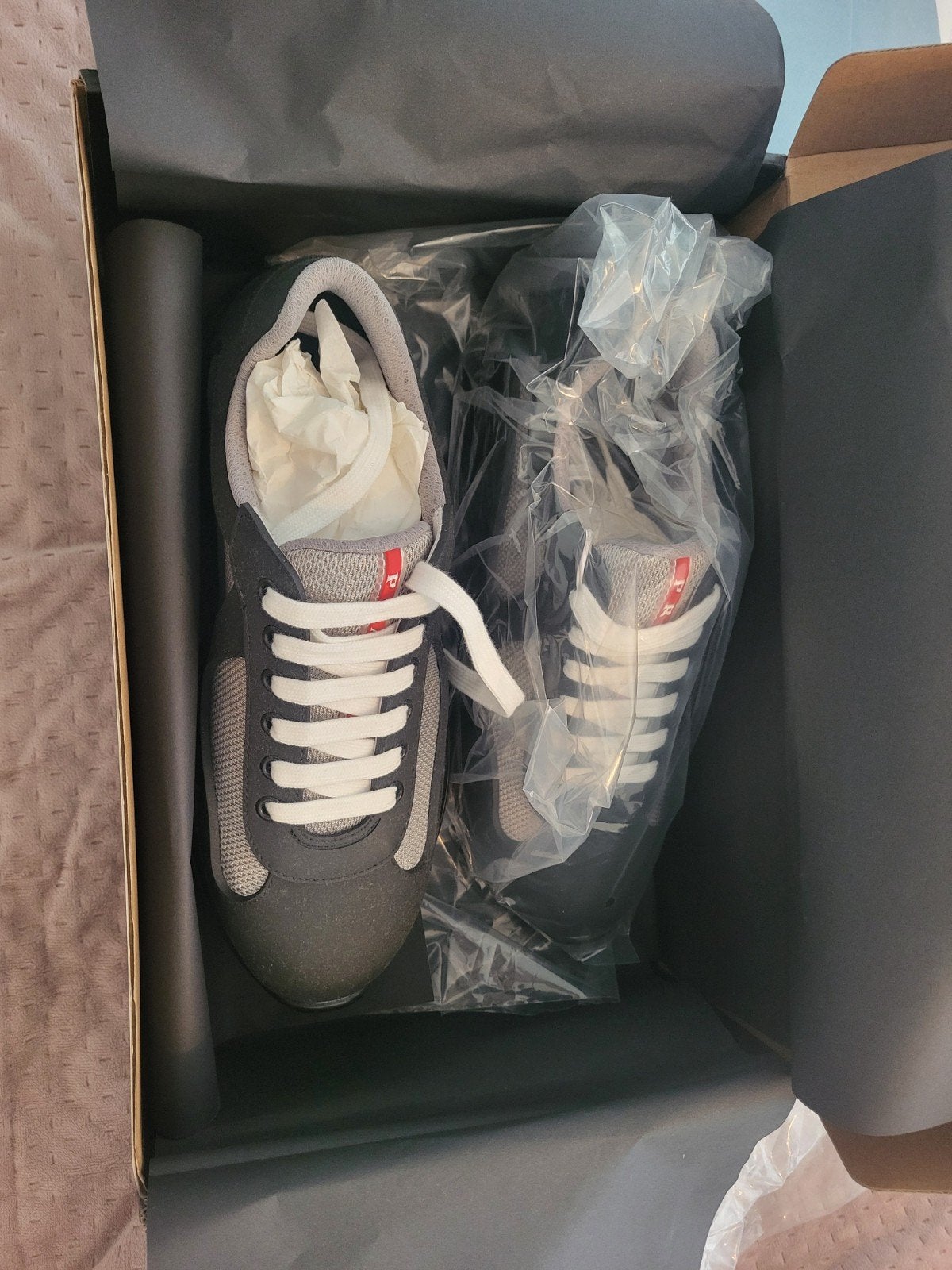 Prada schoen / wit & zwart 43 44, Ophalen of Verzenden, Nieuw, Wit
