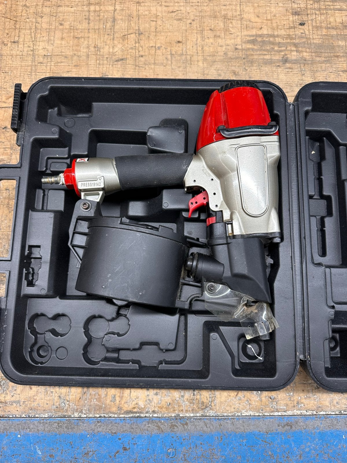 Pneumatische tacker met nagels (32-65mm), Ophalen of Verzenden, Gebruikt