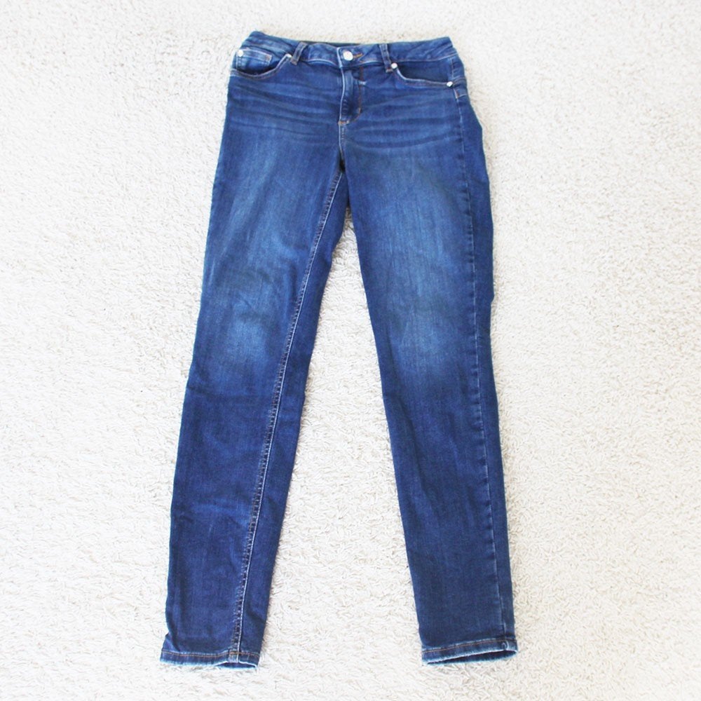Mooie LIU•JO Spijkerbroek - 102 (Maat 28/S) € 45,-