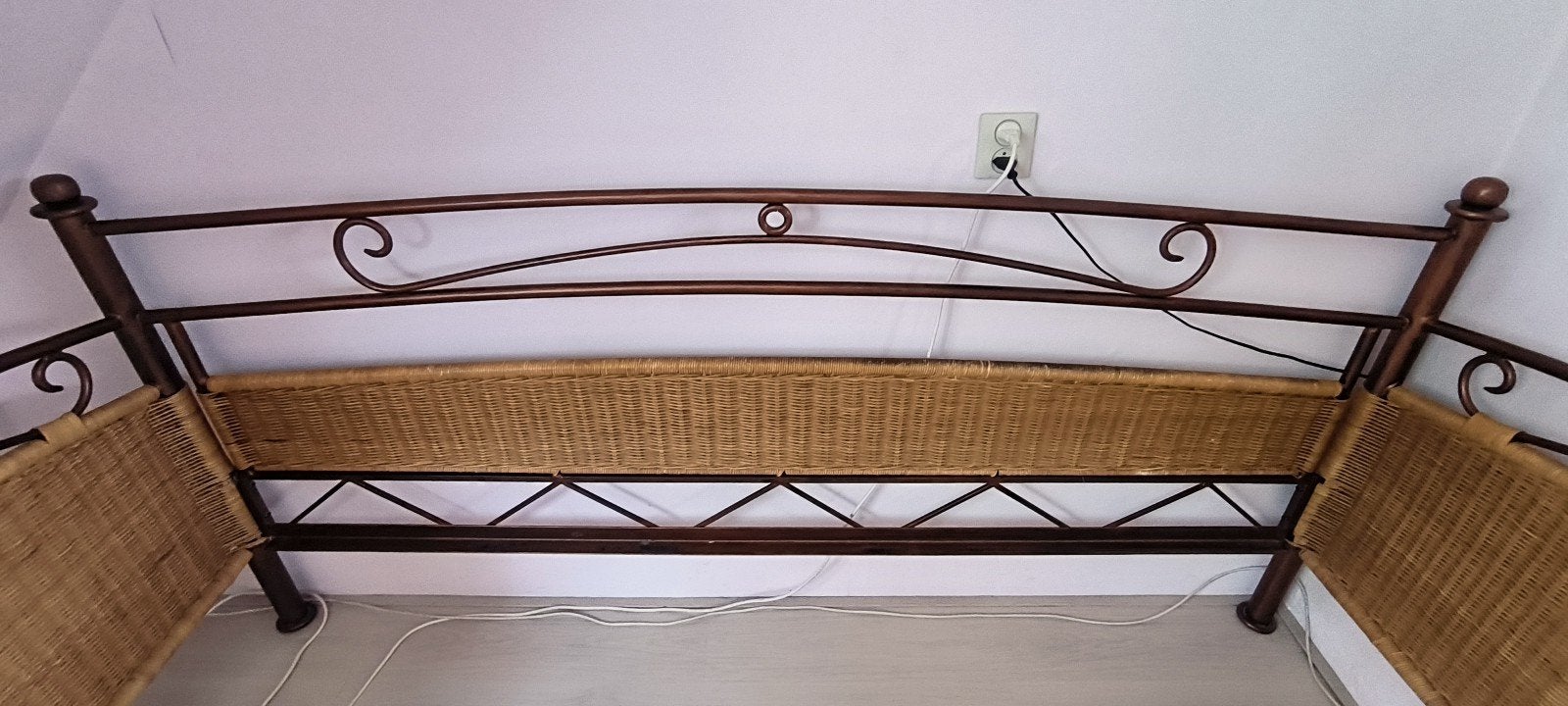 eenpersoonsbed met rotan en metaal incl 2 lattenbodems, Ophalen, Gebruikt, Eenpersoons, Bruin