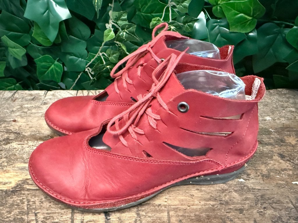 mooie bijna Nieuwe veterschoen loints of holland maat 37, Kleding | Dames, Schoenen, Loints of holland, Nieuw, Sneakers of Gympen