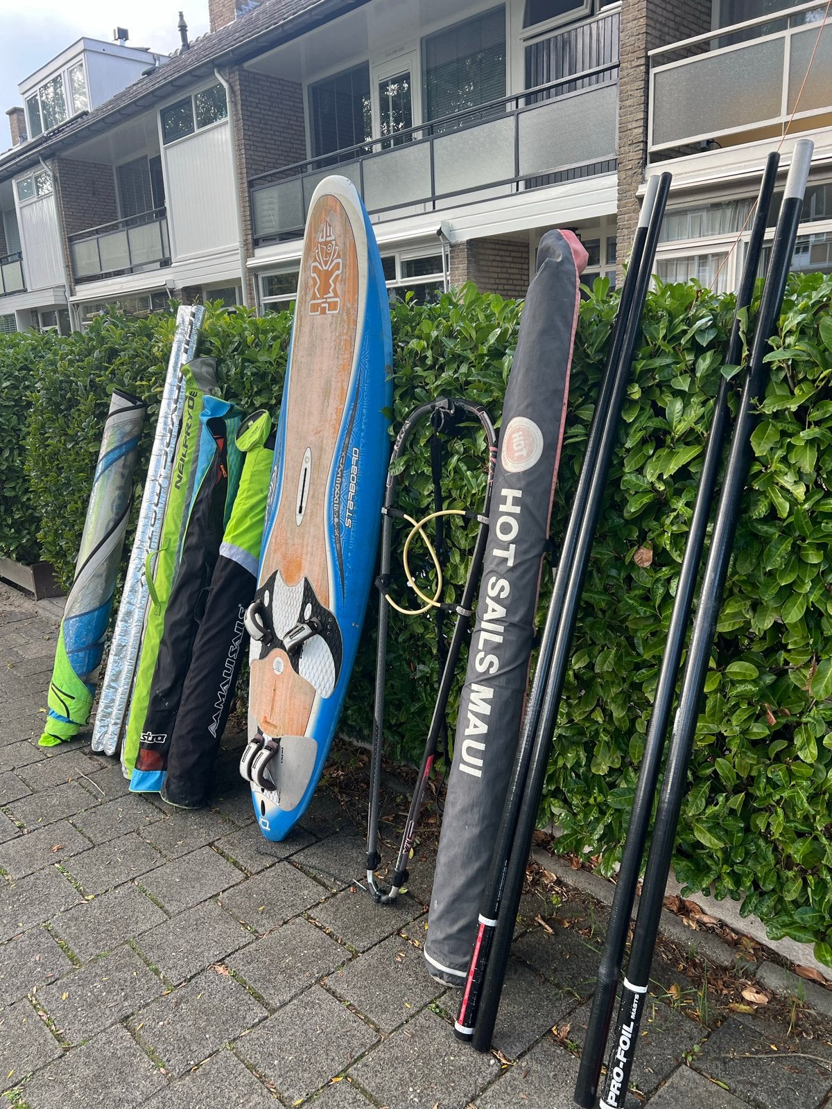 Supermooie Windsurfset: Plank, Zeilen, Masten, Gieken, Ophalen, 250 tot 300 cm, Gebruikt, 3.5 tot 5 m²