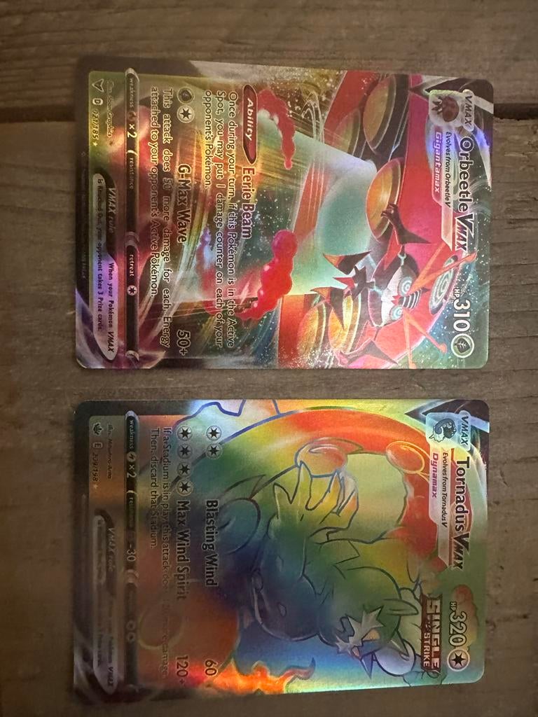 2 Pokémon VMAX Kaarten: Orbeetle VMAX & Tornadus VMAX, Ophalen of Verzenden, Zo goed als nieuw, Meerdere kaarten, Foil