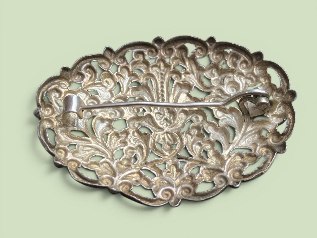 Antieke Djokja zilveren broche - 7x5,5 cm - Gaaf, Antiek en Kunst, Ophalen