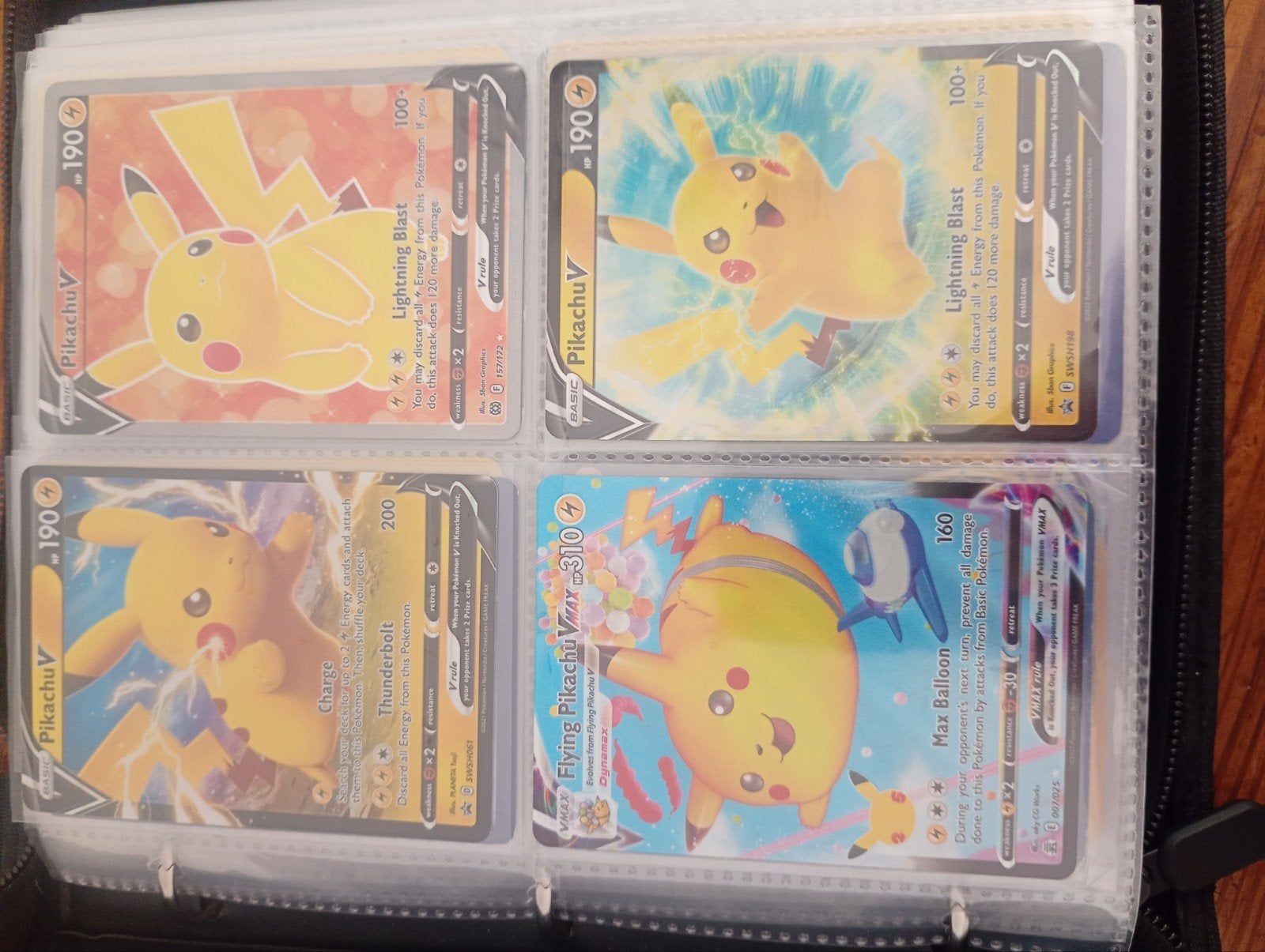 Grote verzameling Pokémon kaarten in map, Ophalen of Verzenden, Zo goed als nieuw, Meerdere kaarten, Foil