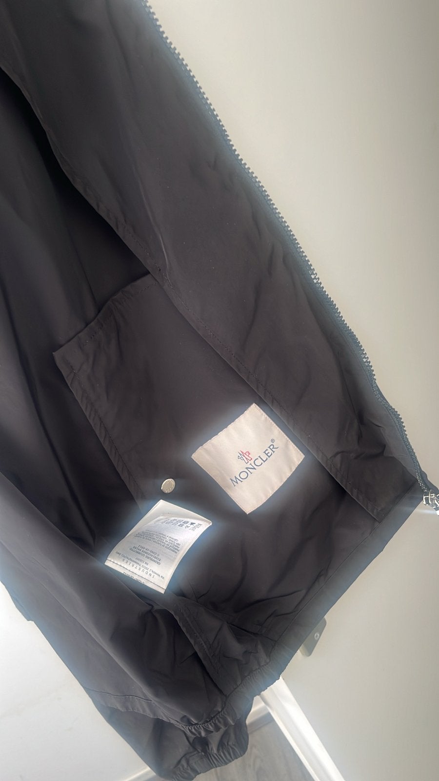 Moncler Windbreaker - Stijlvolle Zwarte Jas, Ophalen of Verzenden, Zo goed als nieuw, Overige maten, Zwart