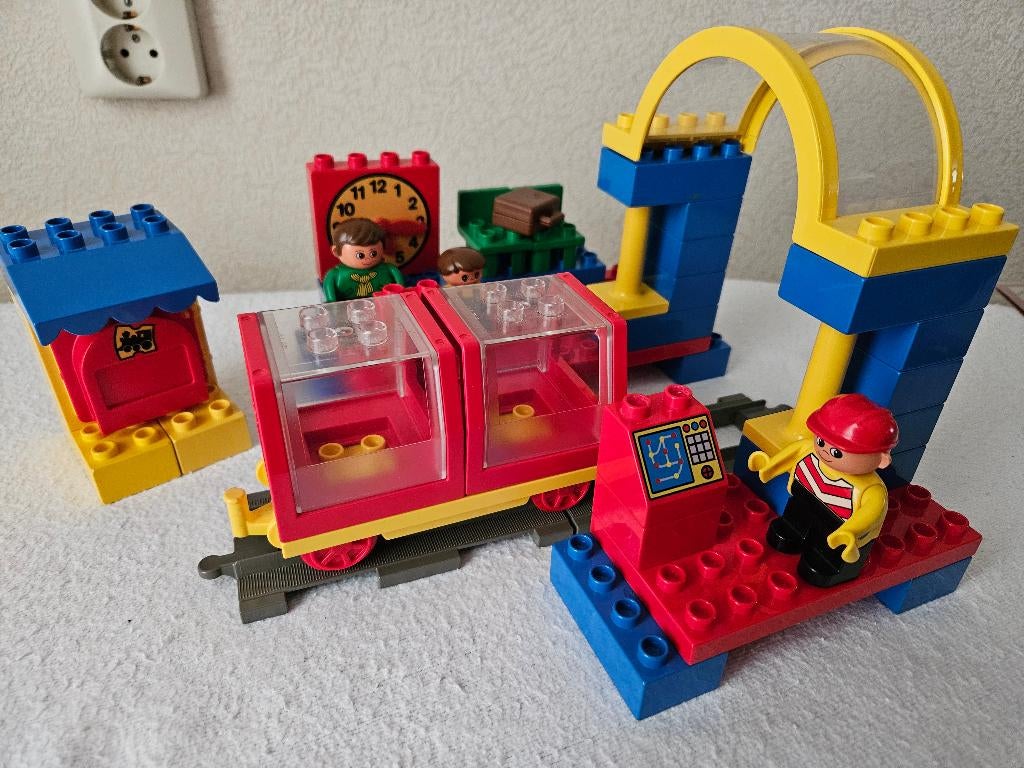 Lego Duplo 2936 Station en wagon, Overige thema's, Ophalen of Verzenden, Zo goed als nieuw, Compleet