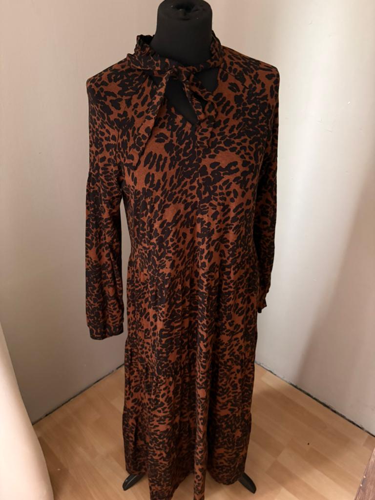 Xandres mooie bruine lange panterprint jurk mt S ZGAN, Kleding | Dames, Bruin, Ophalen of Verzenden, Zo goed als nieuw, Maat 36 (S)