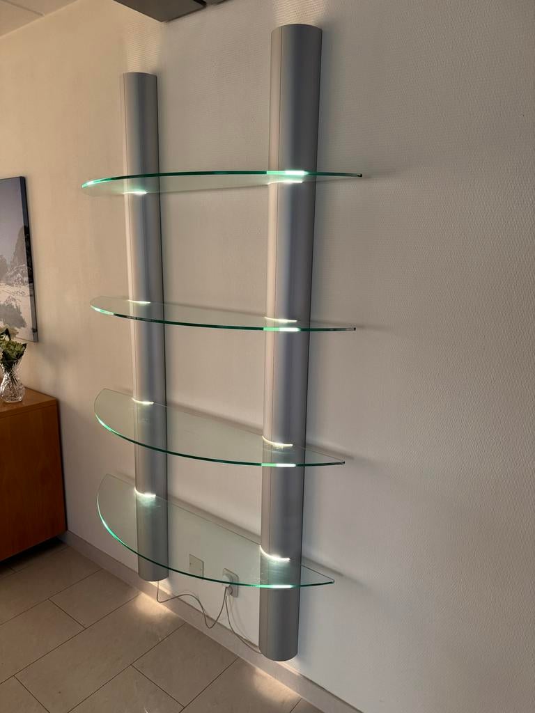 Elegante wandvitrine met verlichting en glazen platen, Ophalen, Met plank(en), Gebruikt, 100 tot 150 cm