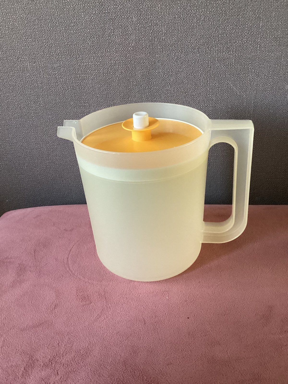 Tupperware kan met deksel - Vintage koelkast waterkan, Gebruikt, Beker of Kan, Ophalen of Verzenden, Met deksel