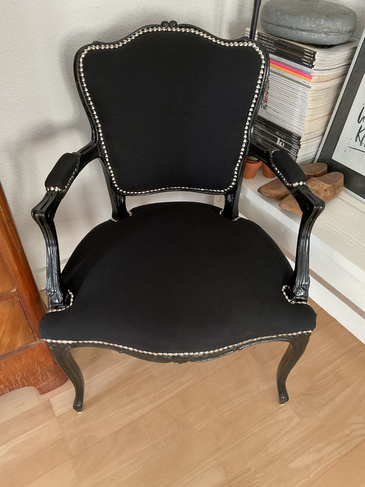 Elegante Zwarte Fauteuil met Zilveren Nagels, Antiek en Kunst, Antiek | Meubels | Stoelen en Banken, Ophalen