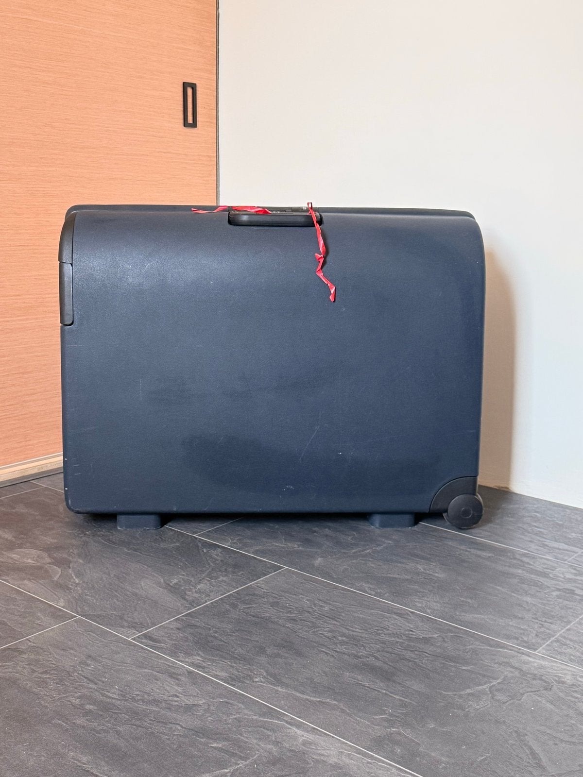 Carlton koffer met wieltjes en slot, Sieraden, Tassen en Uiterlijk, Koffers, Ophalen, Gebruikt, Hard kunststof, Slot