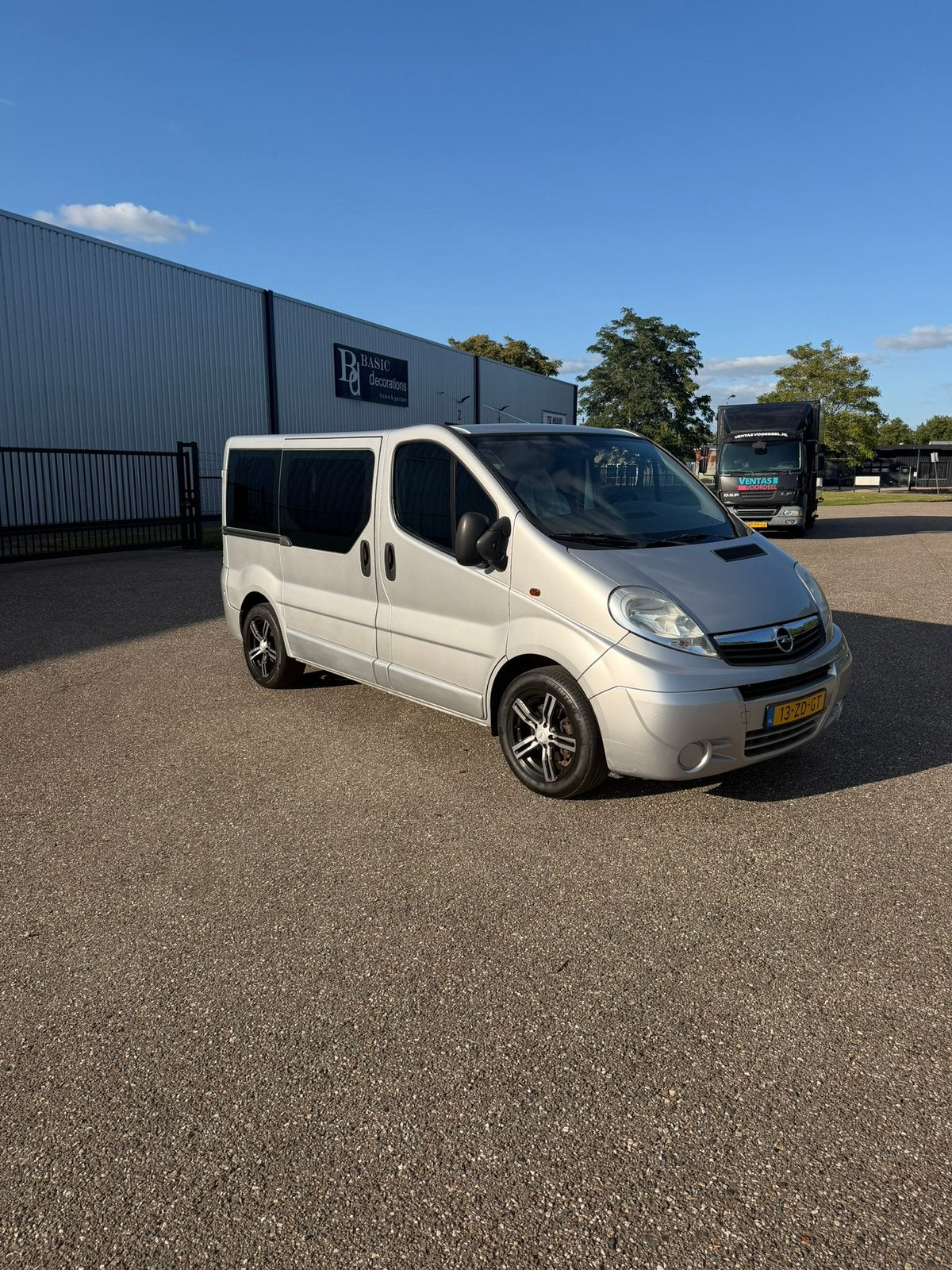 Opel Vivaro 2.0 16V Combi Tour L1h1 E4 2007 Grijs, Voorwielaandrijving, 1998 cc, USB, Vivaro
