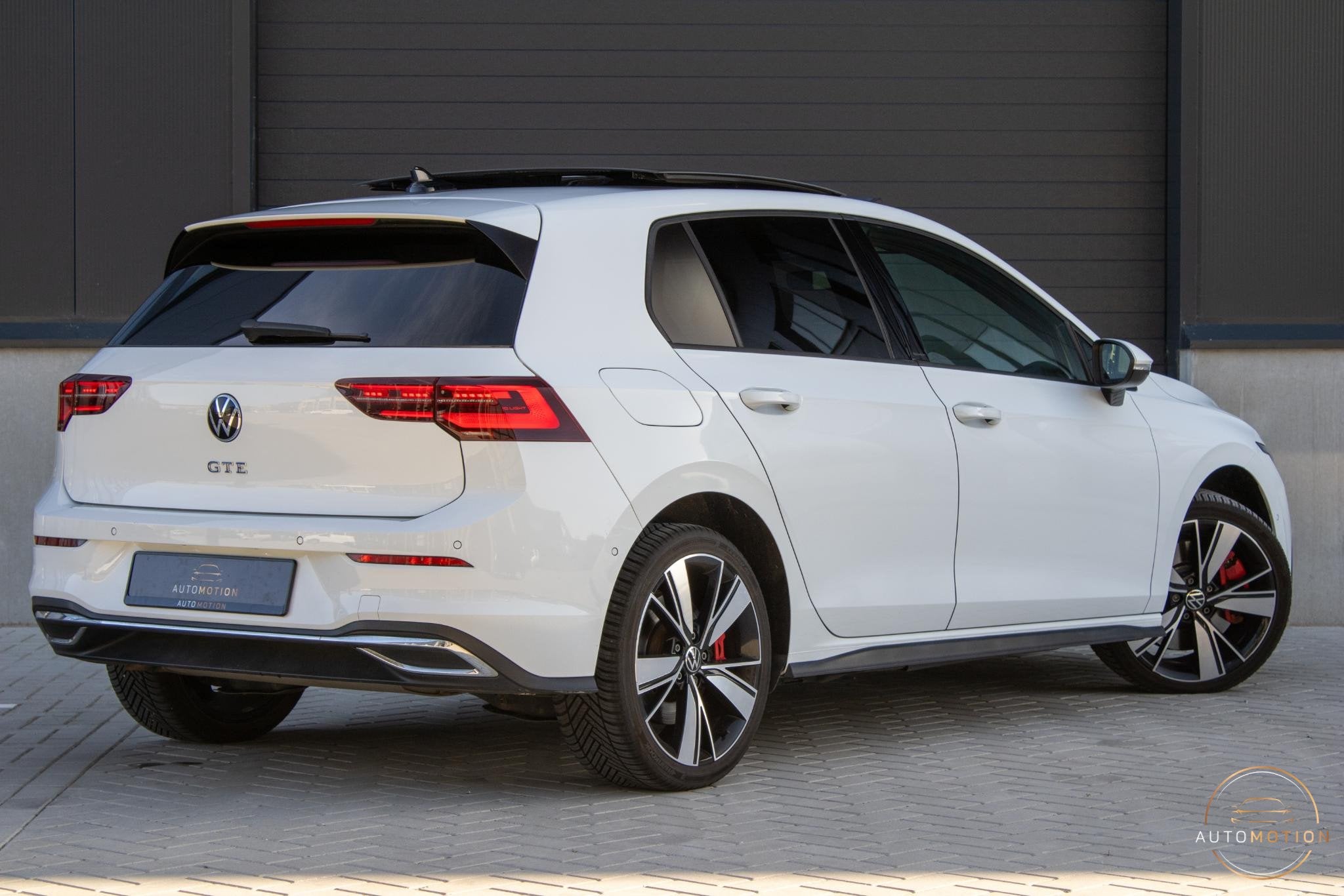 Volkswagen Golf 1.4 eHybrid GTE PANO IQ LIGHTS CAMERA HUD PA, Gebruikt, Euro 6, 4 cilinders, Met garantie (alle)
