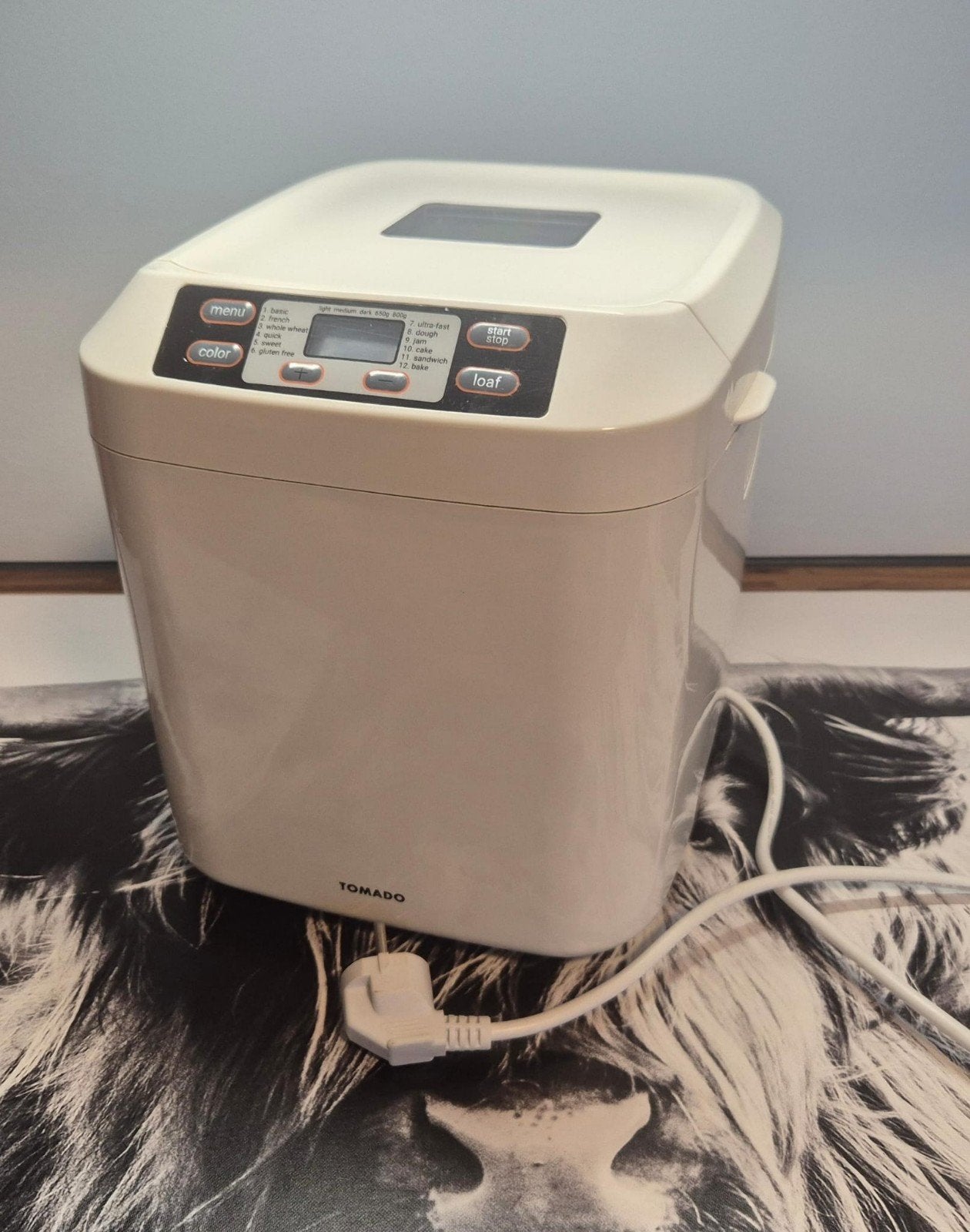 Tomado Broodbakmachine TBM8001W/01 - Zo goed als nieuw, Witgoed en Apparatuur, Broodbakmachines, Met timer, 800 tot 1200 gram deeg