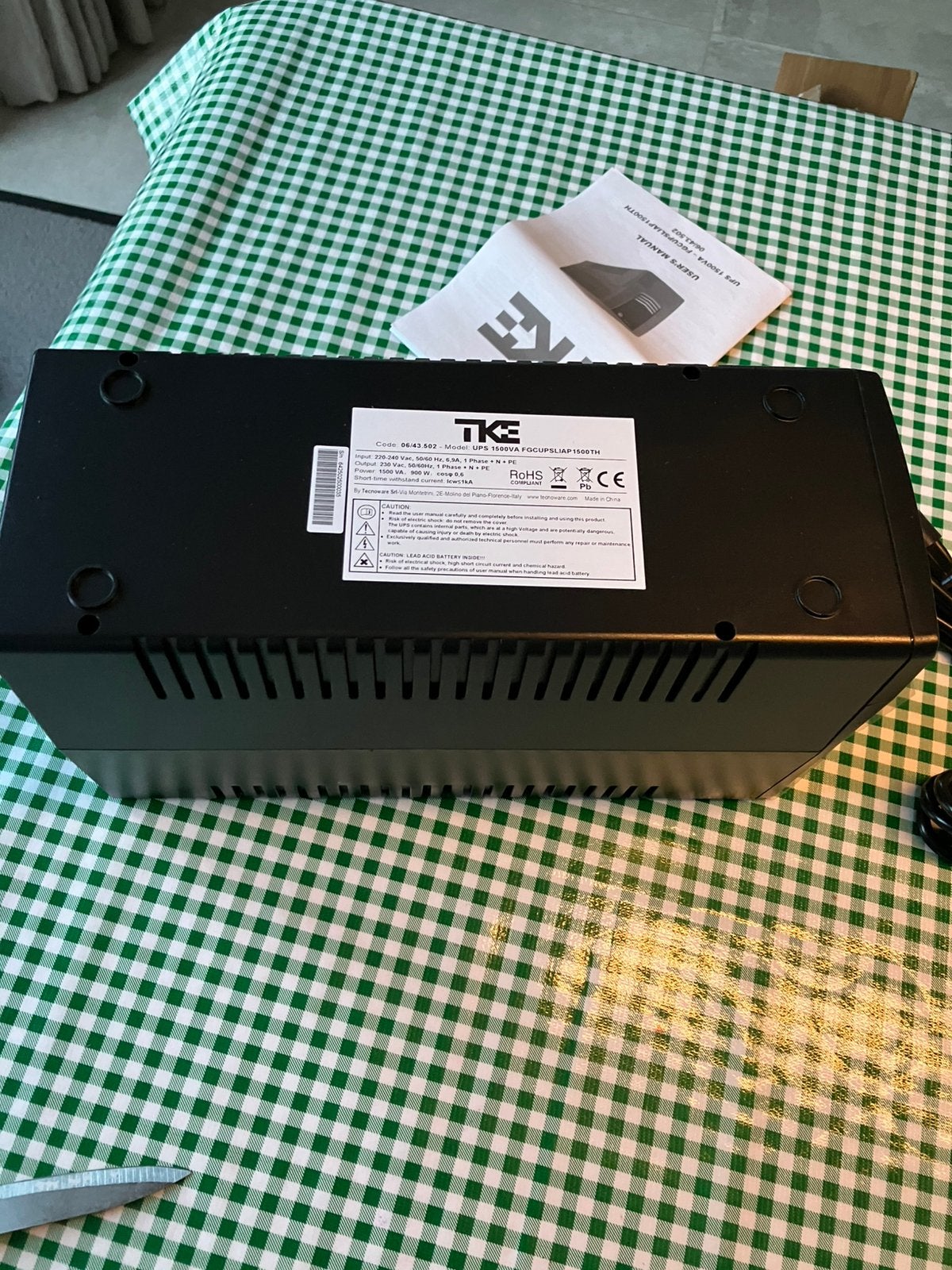 Nieuwe TKE UPS 1500VA noodstroomvoorziening, Computers en Software, Noodvoedingen (UPS), Ophalen of Verzenden, Nieuw