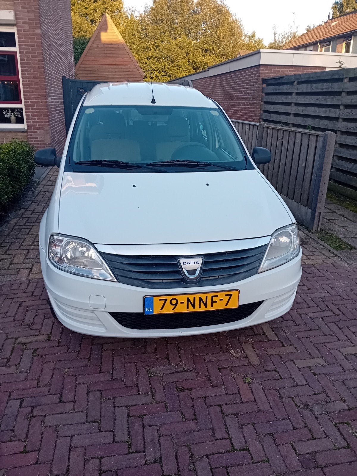 Dacia Logan 1.6 MCV 64KW 5P 2010 Wit, Stof, 4 cilinders, 620 kg, Origineel Nederlands