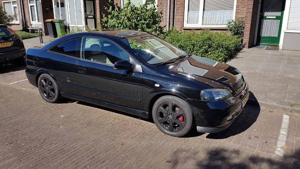 UNIEK: Opel Astra 1.8 16V Coupe 2000 Zwart, Auto's, 1160 kg, 125 pk, Beige, 4 cilinders