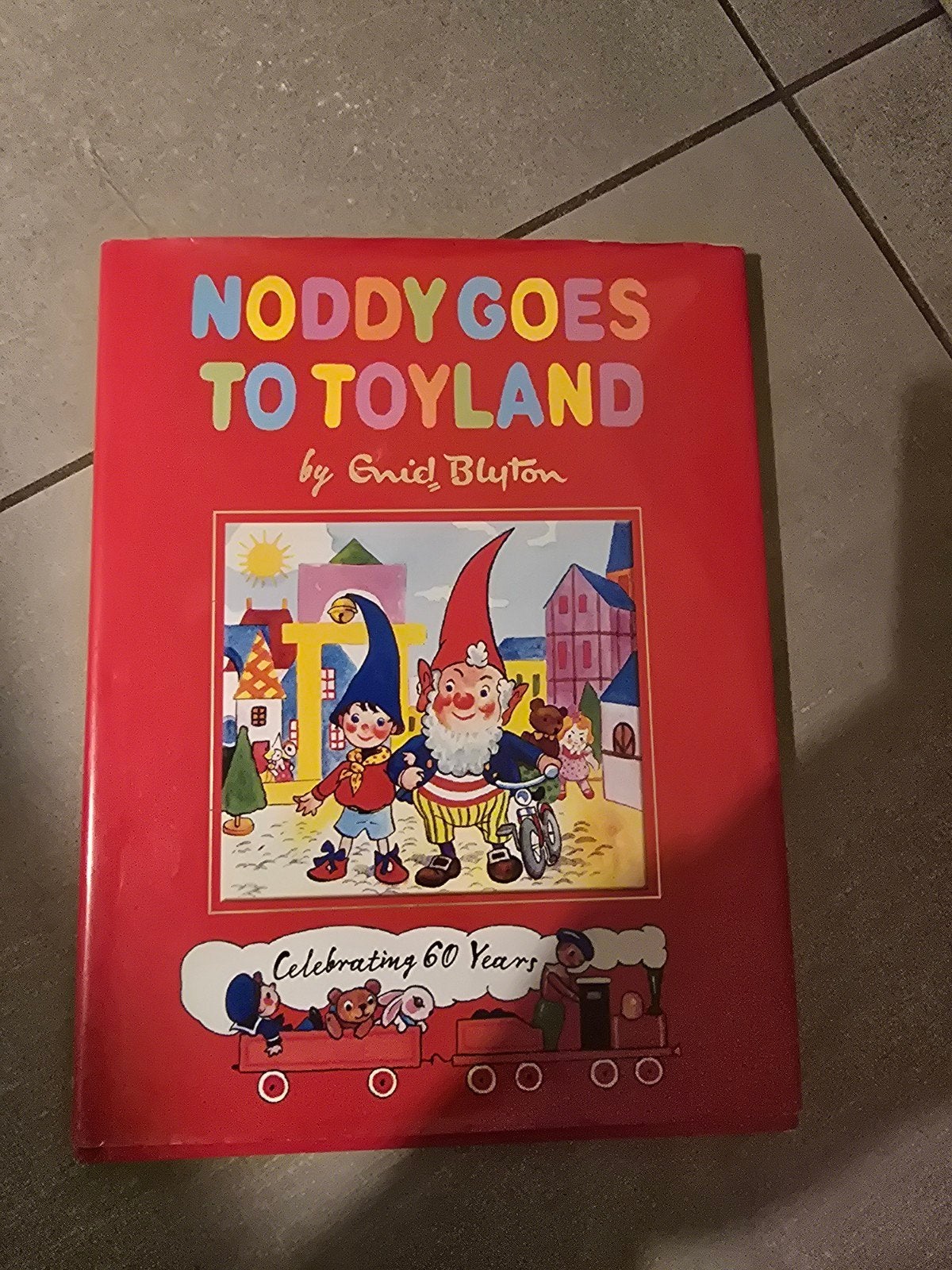 Noddy Goes to Toyland - 60 jaar jubileumeditie, Boeken, Ophalen of Verzenden, Zo goed als nieuw, Enid Blyton, 3 tot 4 jaar