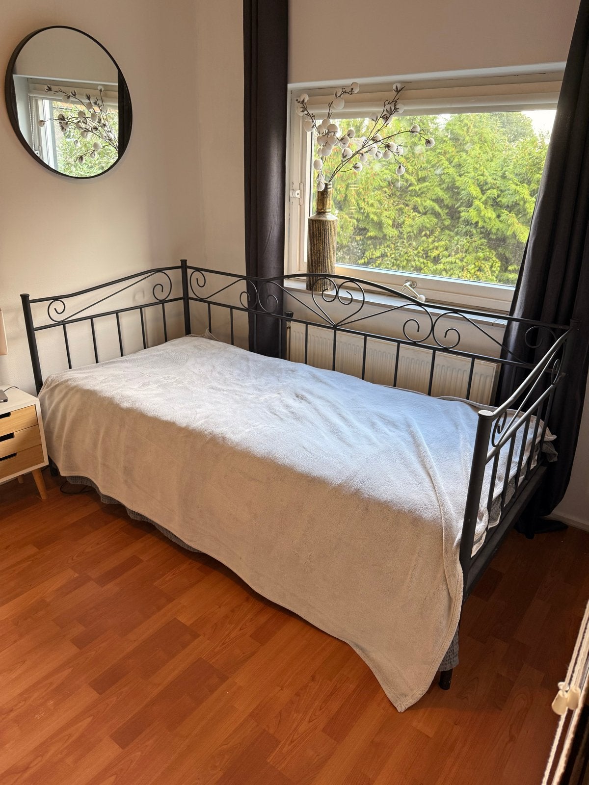 Metalen 1 persoons bed met hartjes, optioneel met matras, Gebruikt, 90 cm, Eenpersoons, Zwart