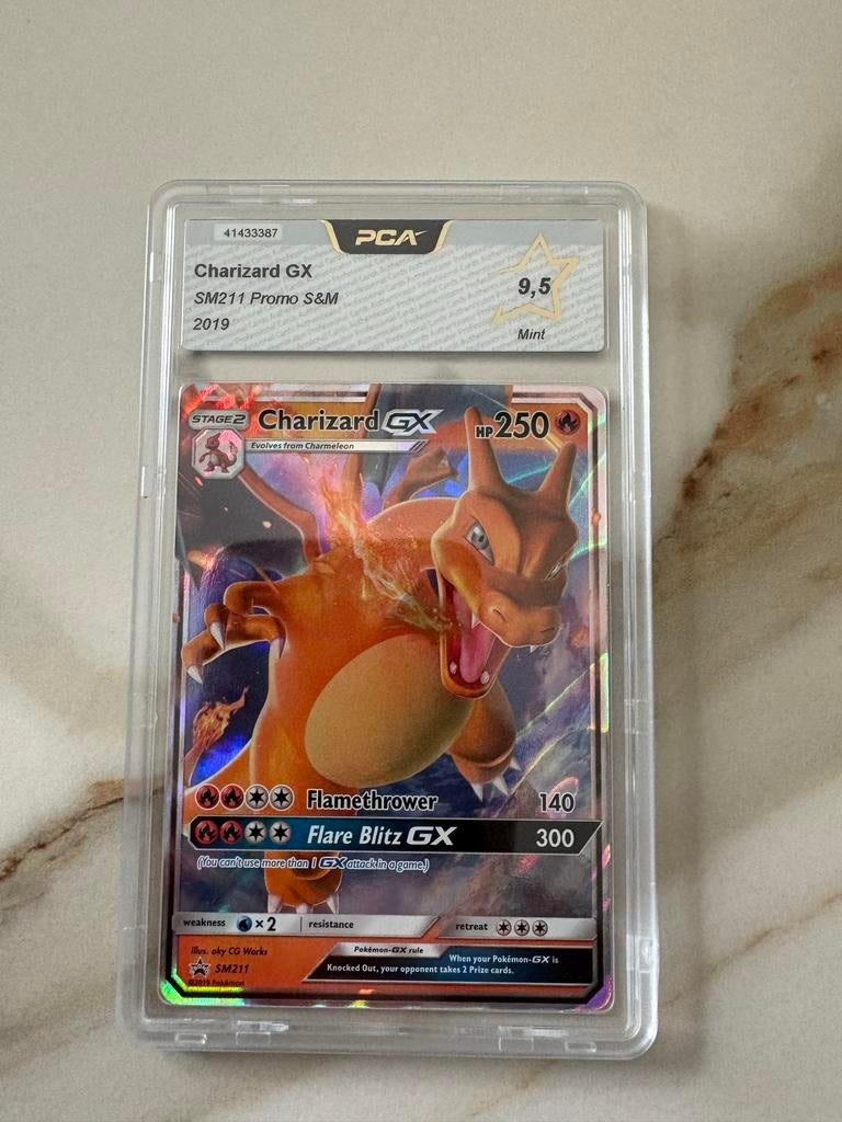 Charizard GX SM211 Promo S&M PCA 9.5 Pokémon Kaart, Hobby en Vrije tijd, Verzamelkaartspellen | Pokémon, Ophalen of Verzenden