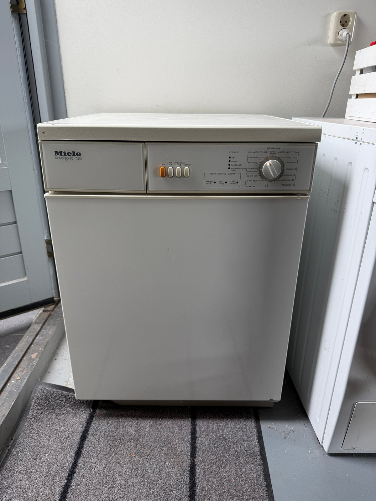 Miele Novotronic T300 Luchtafvoer Wasdroger, Ophalen, 6 tot 8 kg, Gebruikt, Luchtafvoer