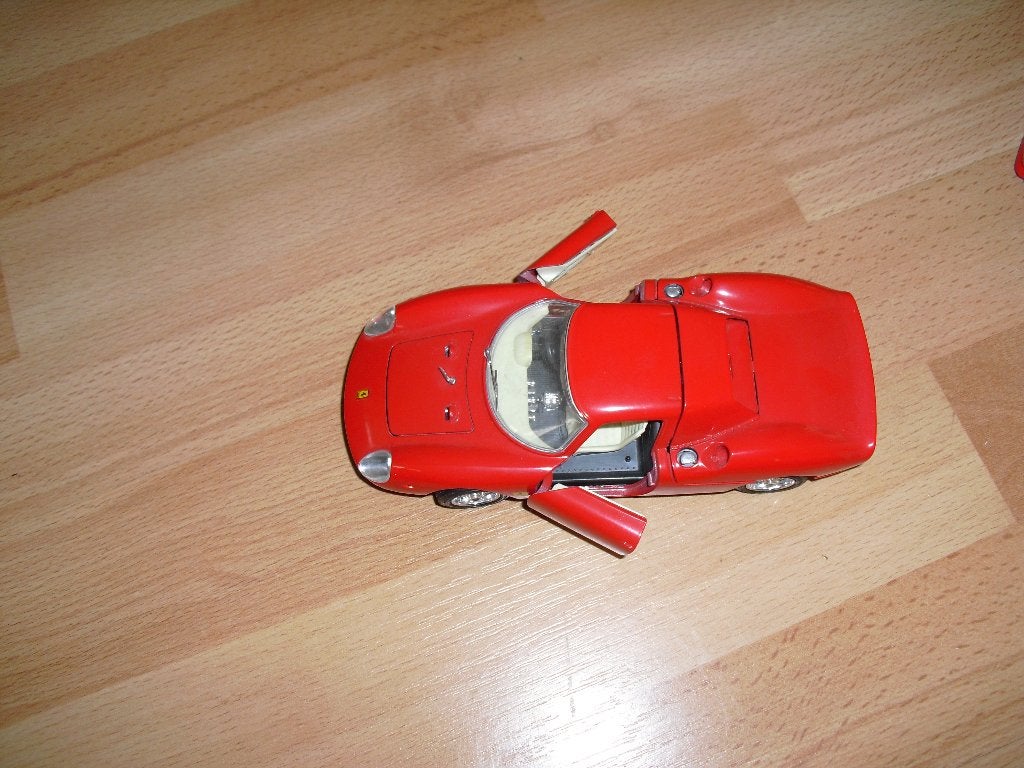 TE KOOP MODEL AUTOS  FERRARI SCHAAL 1:24, Ophalen, Bburago
