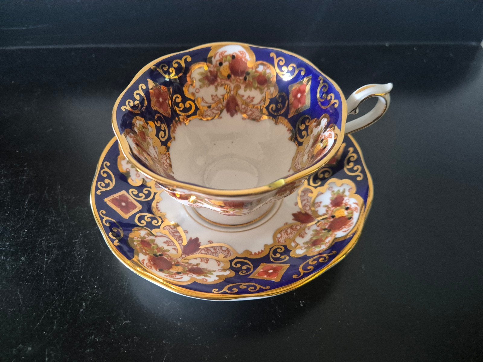heirloom avon model royal albert, Ophalen of Verzenden, Gebruikt, Porselein, Kop en/of schotel