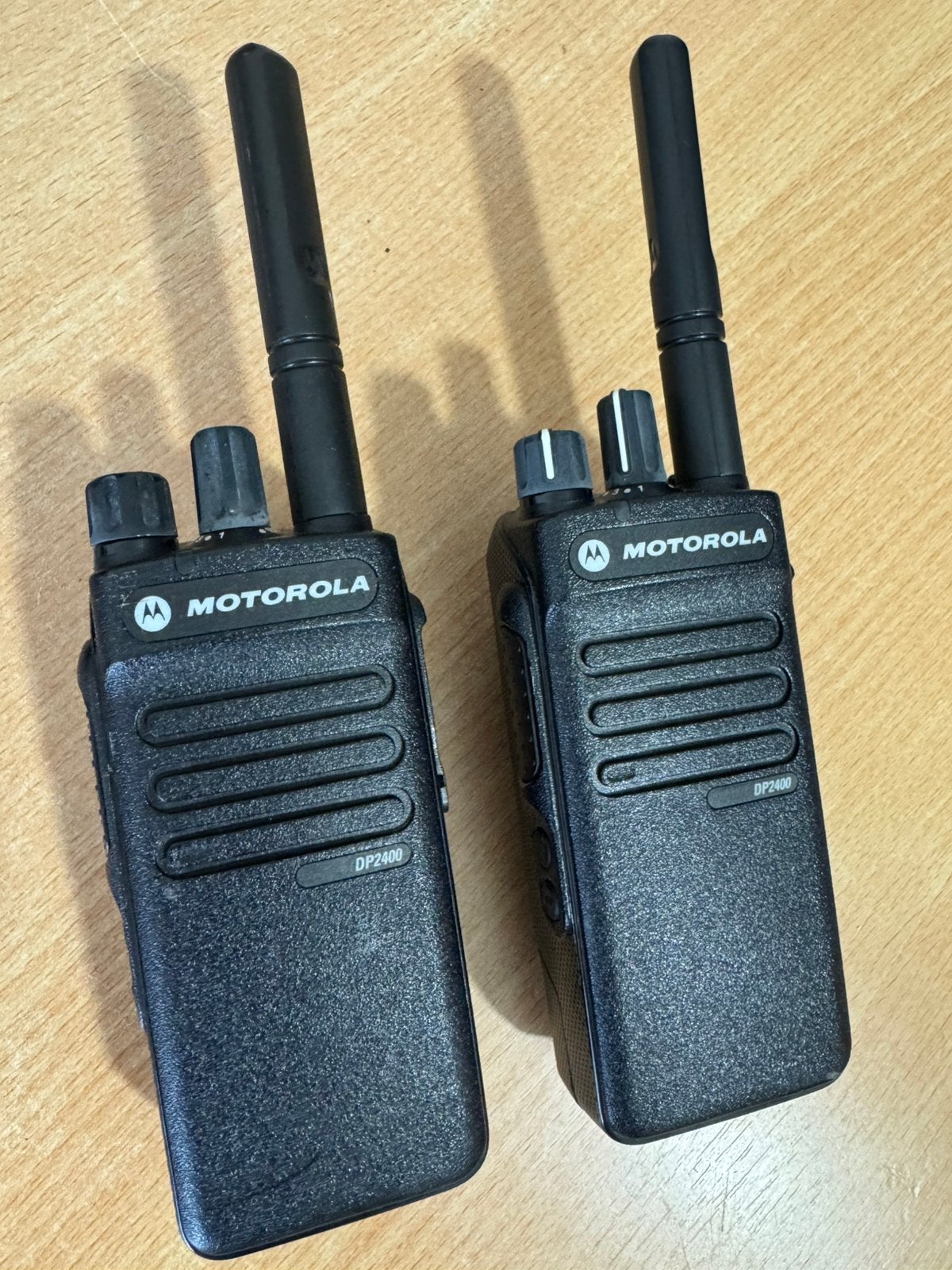 2 x Motorola a DP-2400, Telecommunicatie, Portofoons en Walkie-talkies, Ophalen of Verzenden, Zo goed als nieuw