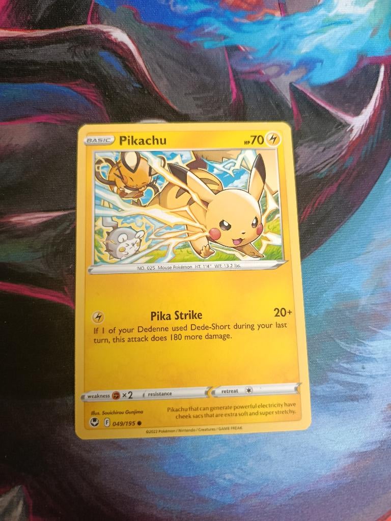 Pokémon kaart Pikachu 049/195 Silver Tempest, Ophalen of Verzenden, Zo goed als nieuw, Losse kaart