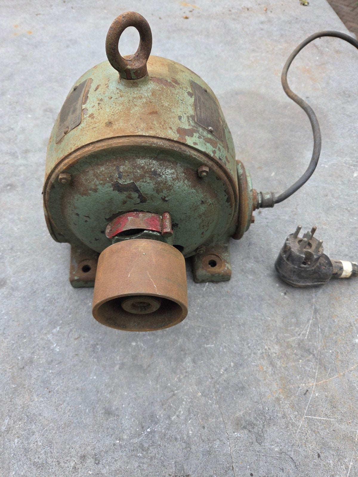 Oude elektromotor met stekker - niet getest, Doe-het-zelf en Verbouw, Ophalen of Verzenden, Gebruikt, Elektromotor