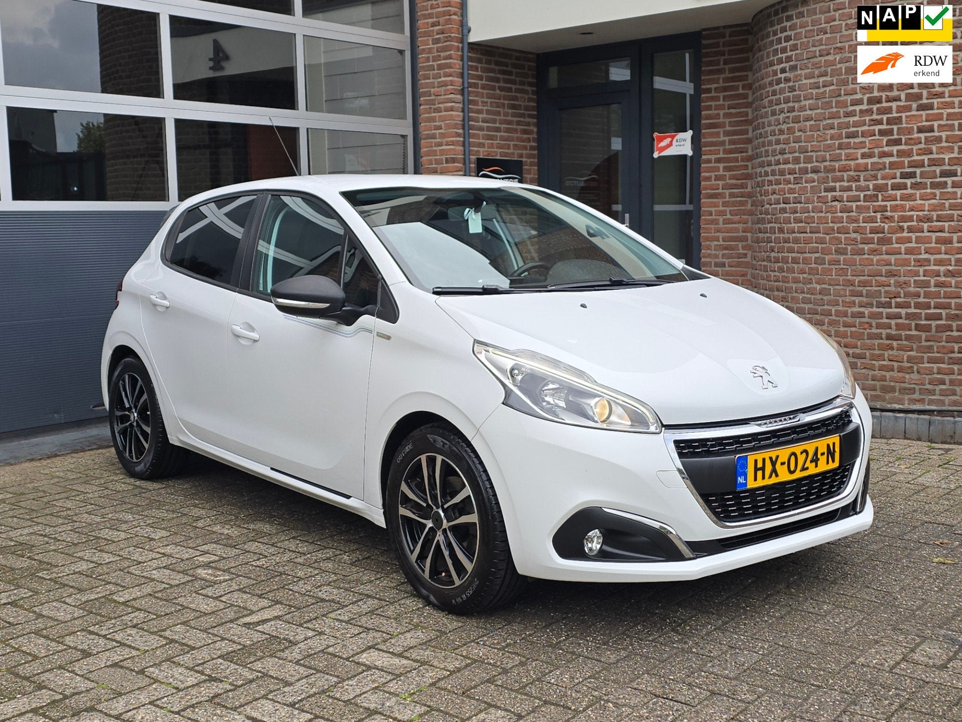 Peugeot 208 1.2 PureTech Urban Soul D.riem Vv |Nap |Navi |Le, Auto's, Voorwielaandrijving, Gebruikt, 1199 cc, 82 pk