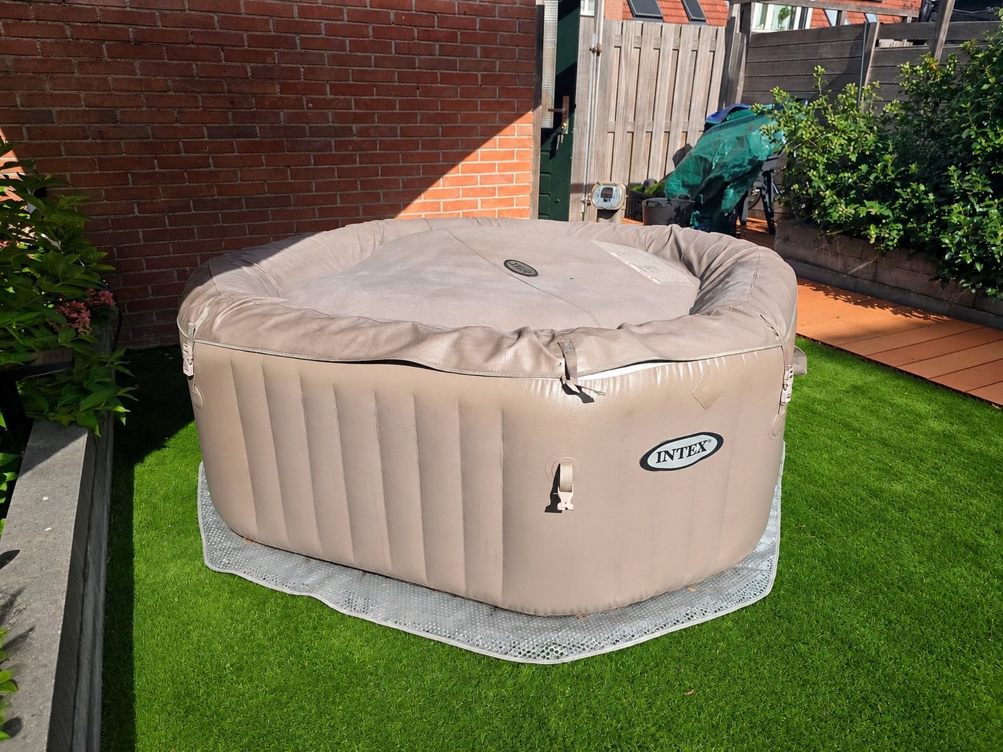 Intex PureSpa opblaasbare jacuzzi 4pers (is geplakt), Ophalen, Gebruikt, Afdekzeil, Opblaasbaar