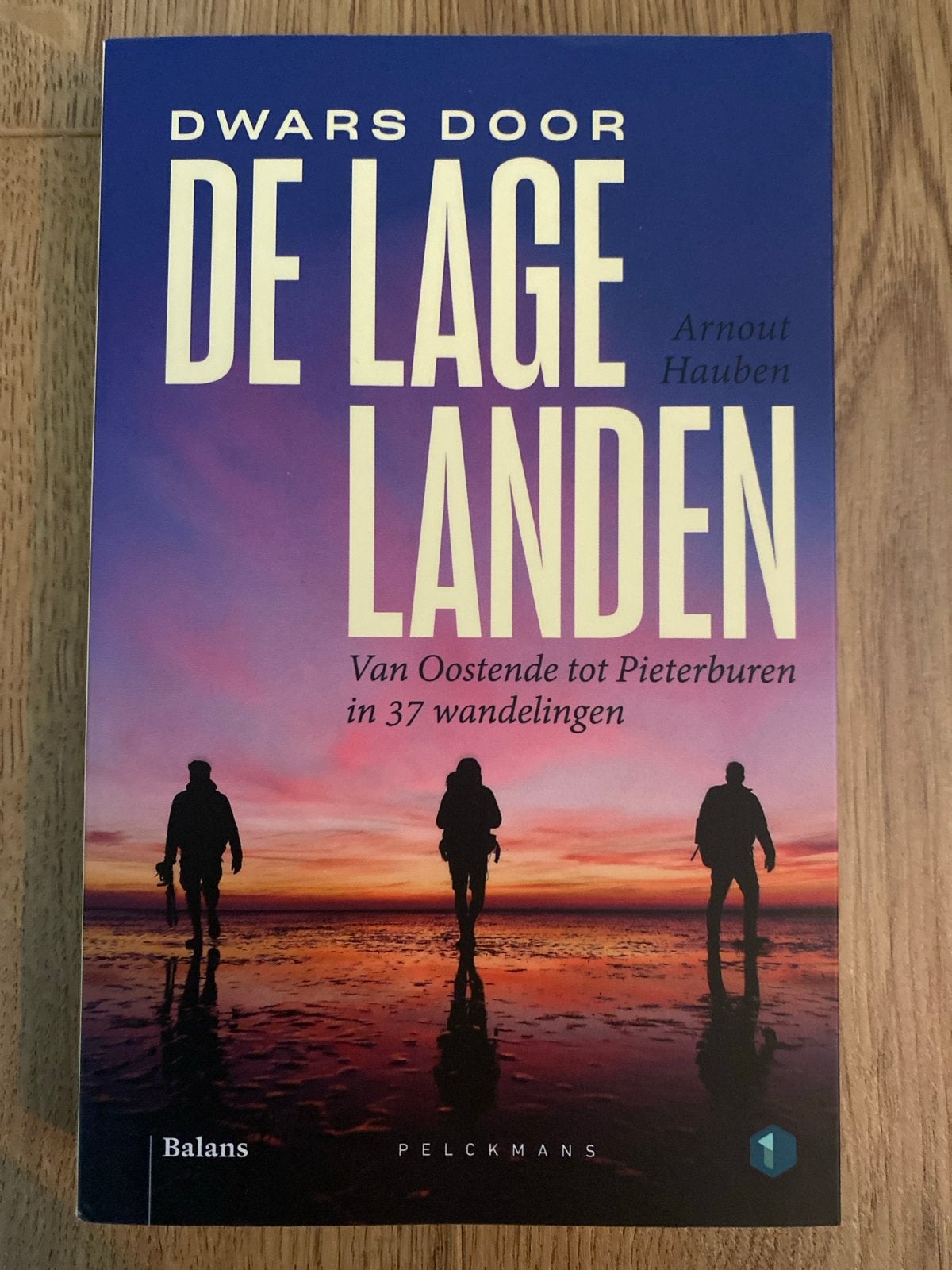 Dwars door de Lage Landen - Arnout Hauben, Ophalen of Verzenden, Zo goed als nieuw