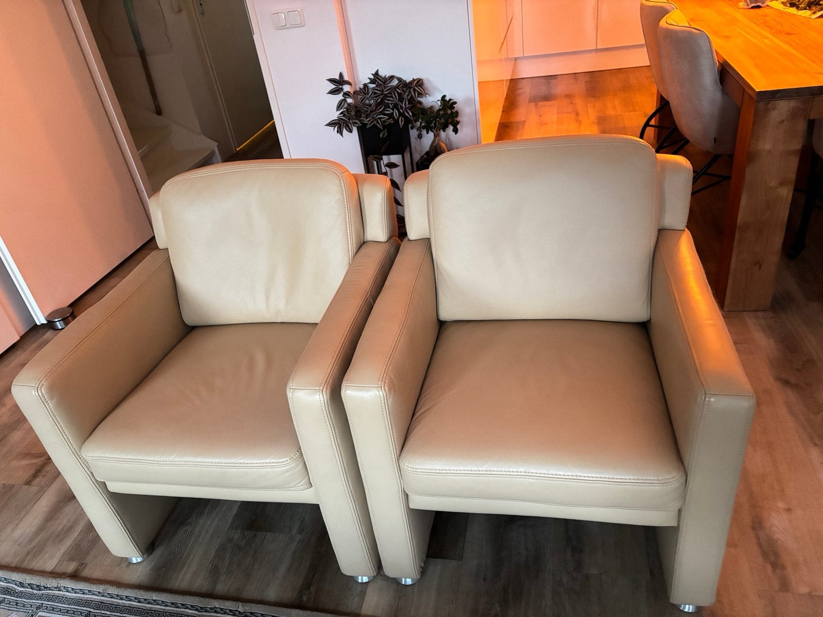 2 Luxe leren fauteuils – Crème – Zeer nette staat, Ophalen, Zo goed als nieuw