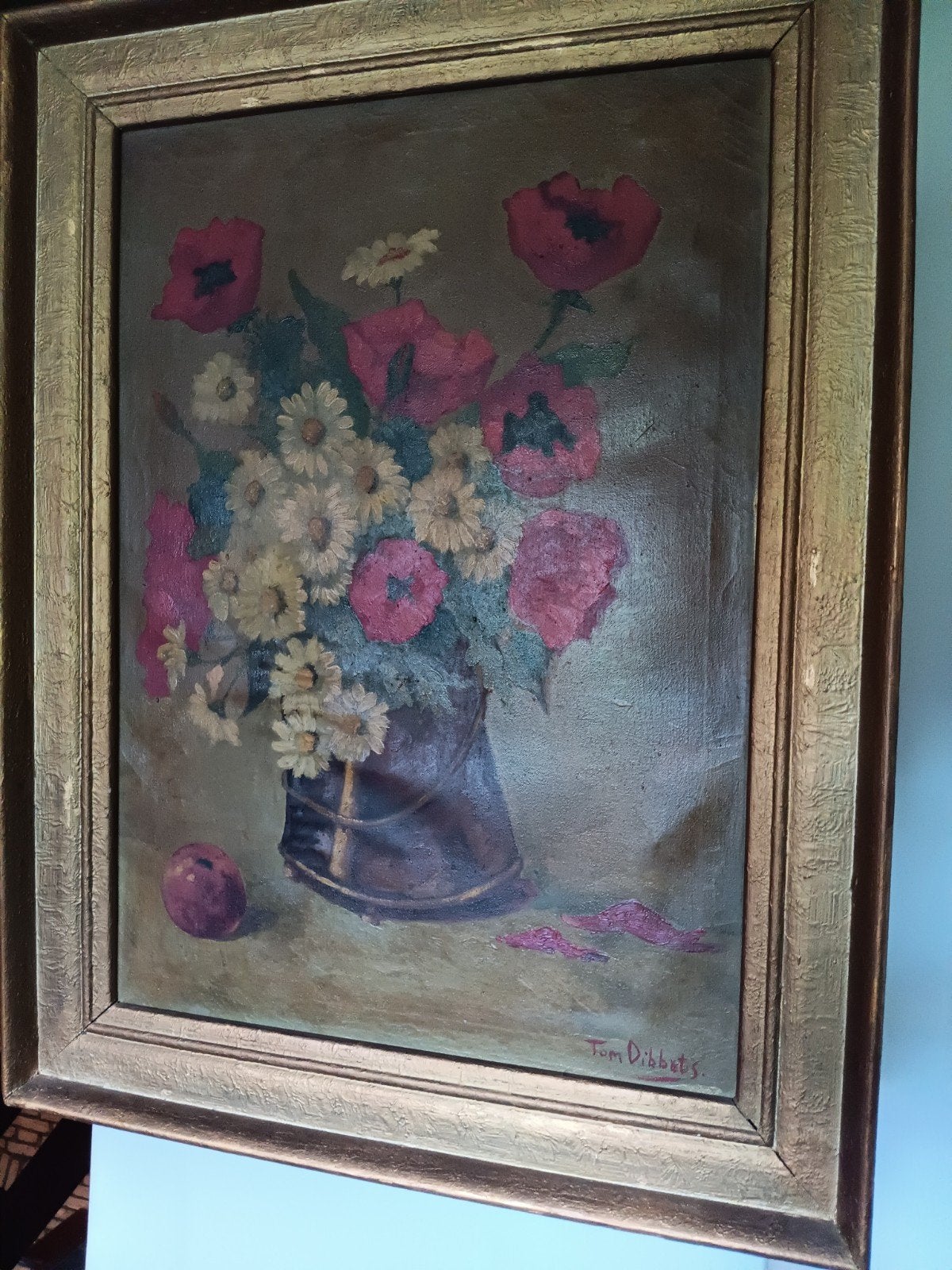 Stilleven met bloemen en appel - Gesigneerd Tom Dibbets, Antiek en Kunst, Doek, Stilleven, Ophalen of Verzenden, Gesigneerd