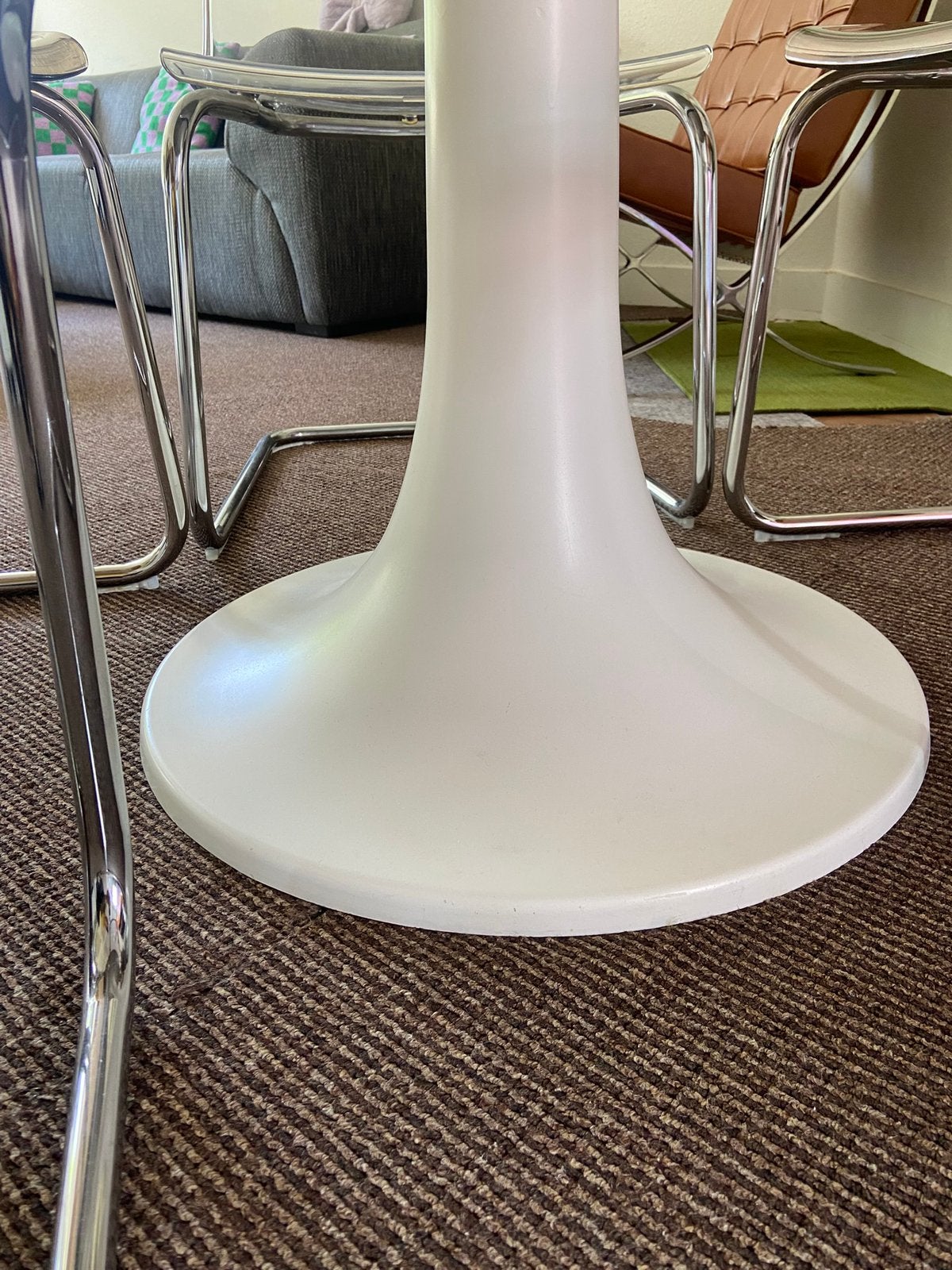 Space age tulp tafel, Ophalen, Zo goed als nieuw