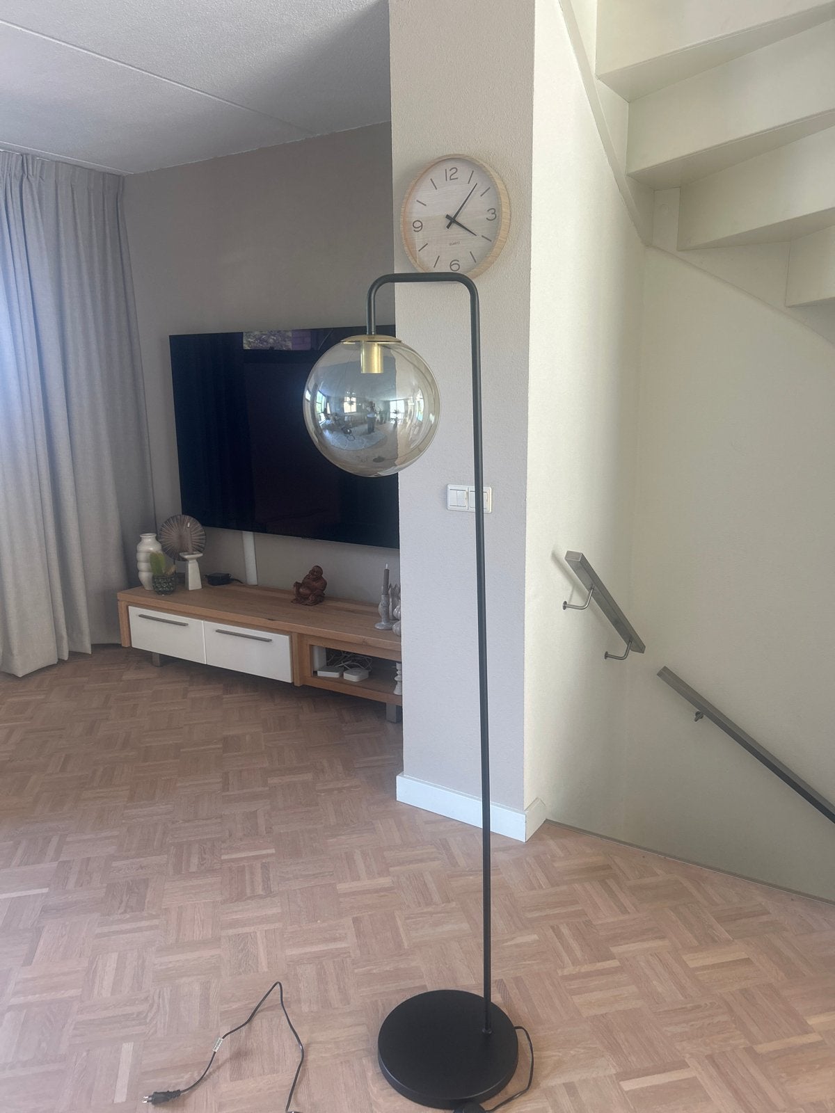 Moderne vloerlamp met glazen bol - Zwart/Goud, Ophalen, E27 (groot), Zo goed als nieuw, Metaal