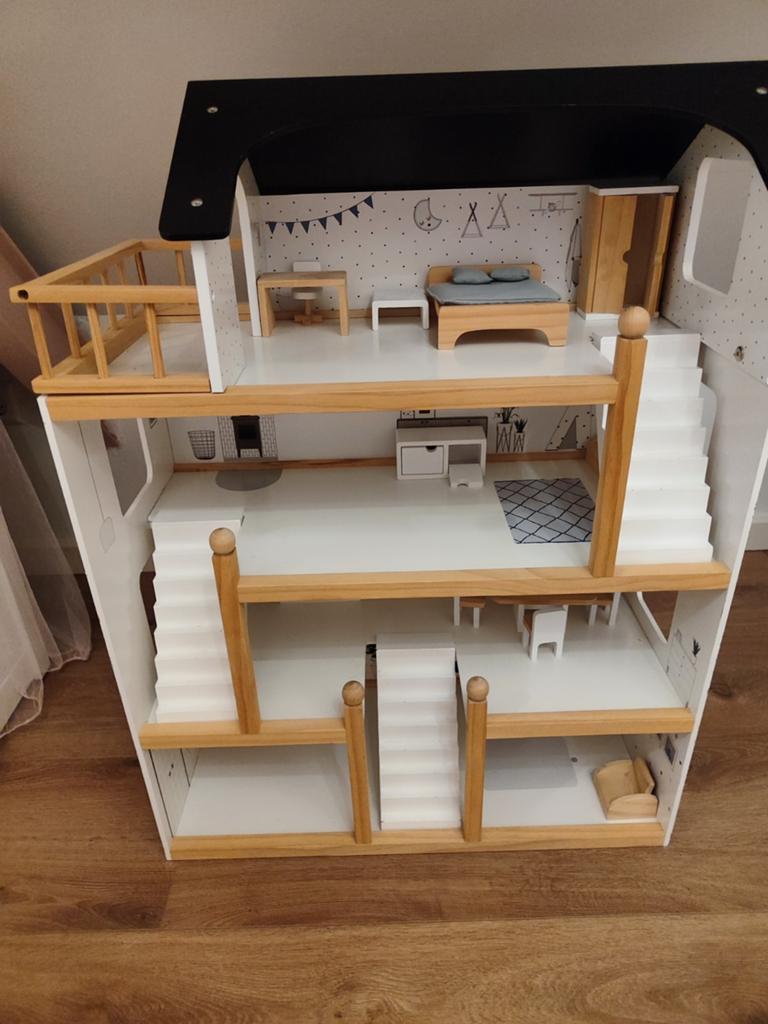 Groot houten poppenhuis met meubels, Verzamelen, Poppenhuizen en Toebehoren, Gebruikt, Poppenhuis, Ophalen of Verzenden