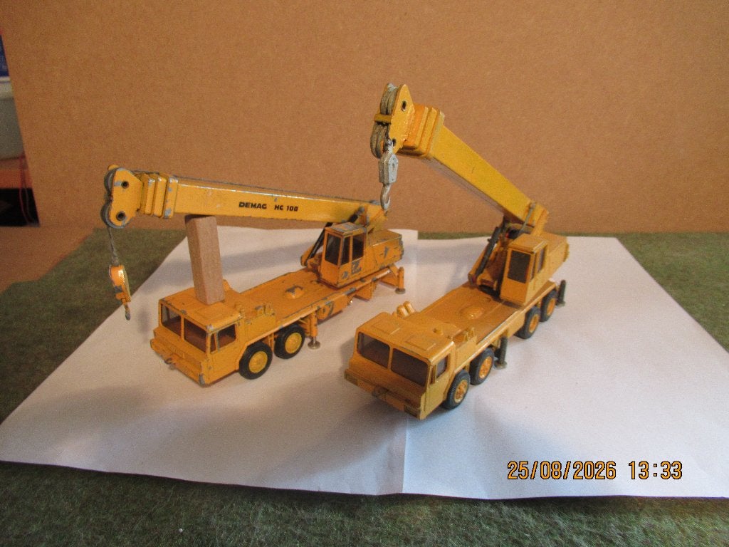 NZG 2x Demag  HC100, Hobby en Vrije tijd, Modelauto's | 1:50, Ophalen of Verzenden, Gebruikt, Hijskraan, Tractor of Landbouw, NZG