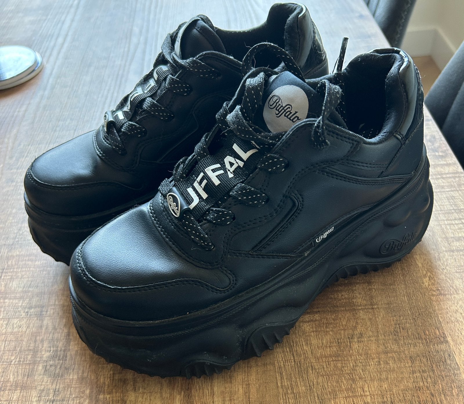 Buffalo blader one, Ophalen of Verzenden, Zo goed als nieuw, Sneakers of Gympen