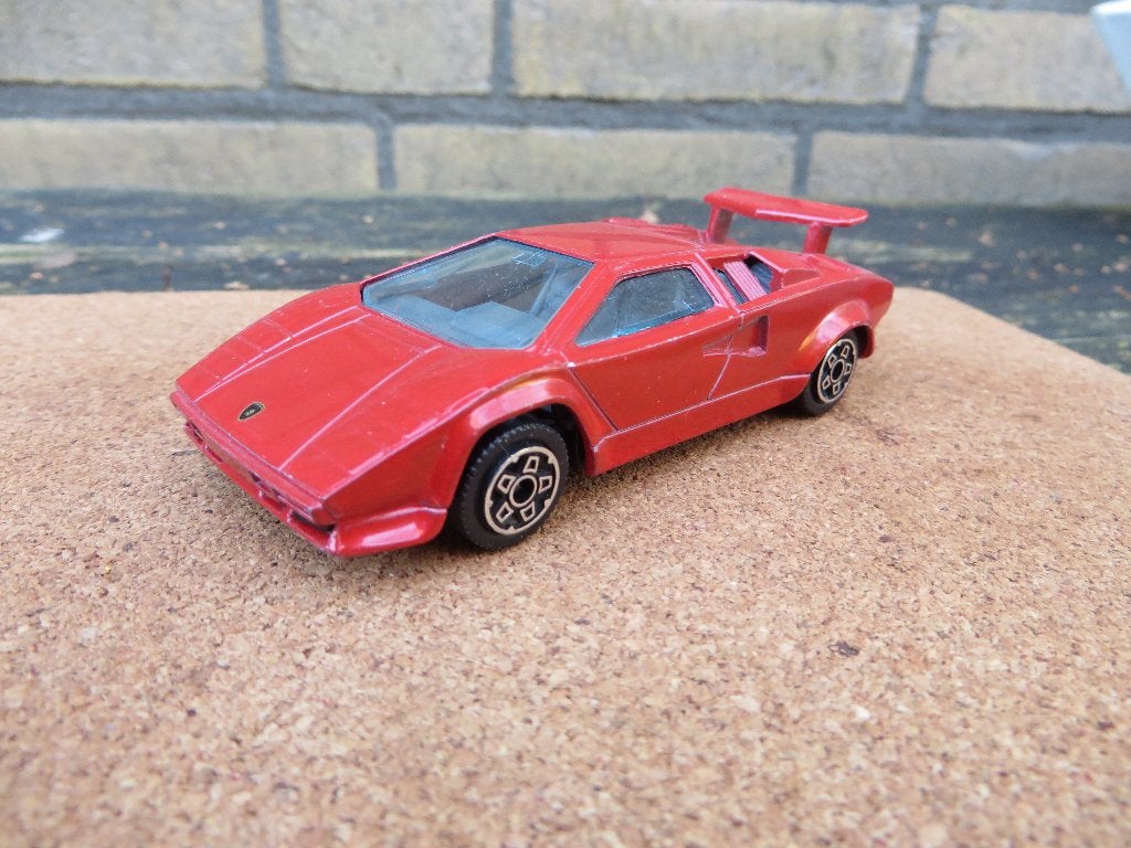 Burago Lamborghini Countach 5000S ROOD 1:43, Hobby en Vrije tijd, Ophalen of Verzenden, Gebruikt, Auto, Overige merken