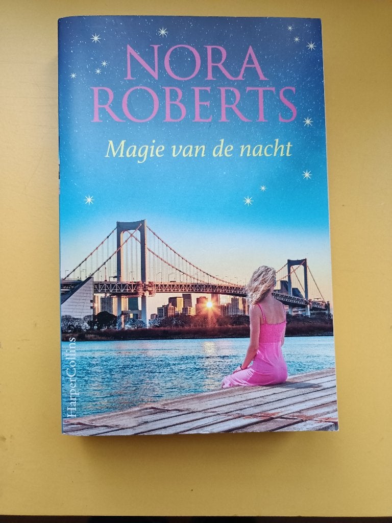 Nora Roberts – Magie van de nacht, Ophalen of Verzenden, Gelezen, Nora Roberts